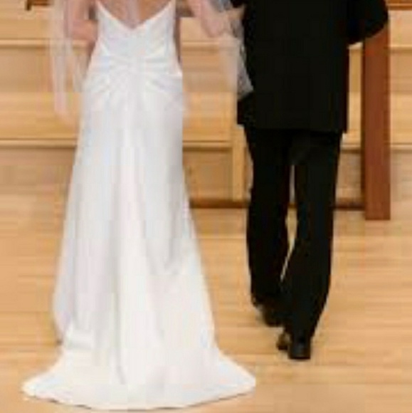 White Wedding Dress & Crystal edge Fingertip Veil - Picture 3 of 7